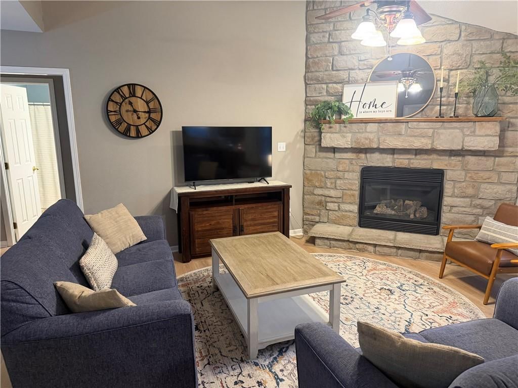 521 Hillbrook Drive — photo 6