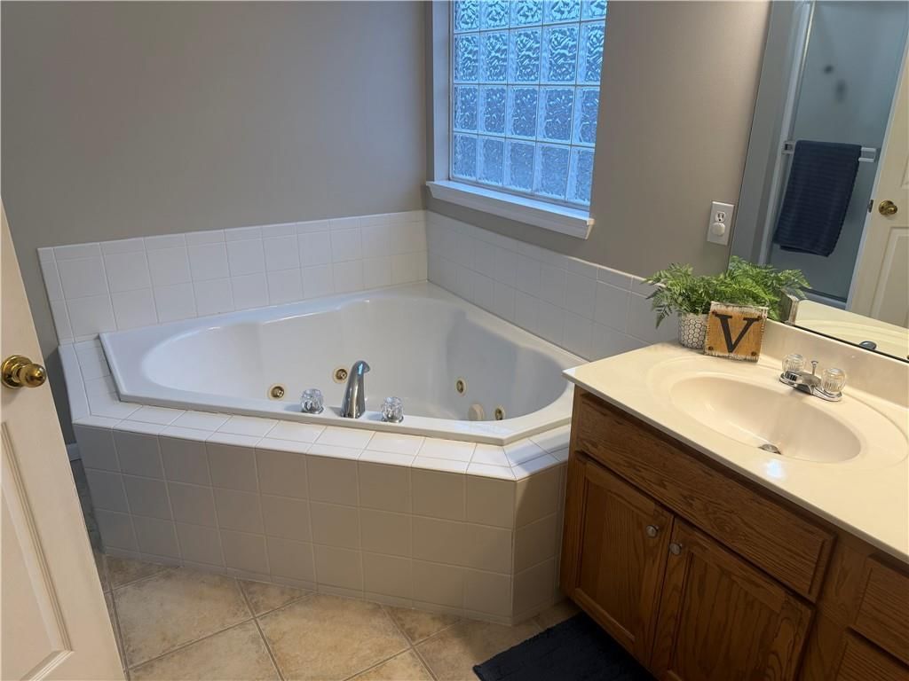 521 Hillbrook Drive — photo 11