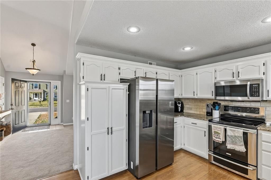 7435 N Lewis Avenue — photo 2