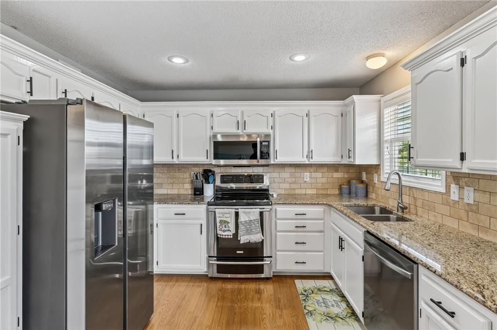 7435 N Lewis Avenue — photo 3