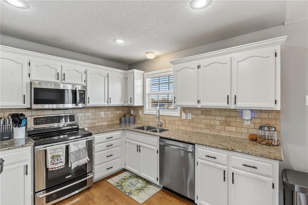 7435 N Lewis Avenue — photo 4