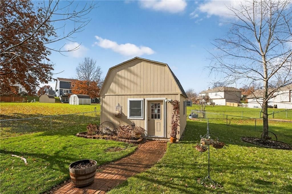 806 Pine Crest Avenue — photo 32
