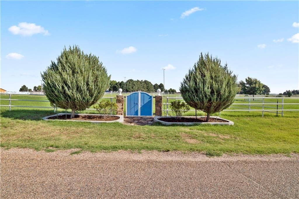 2950 W Eagle View — photo 2