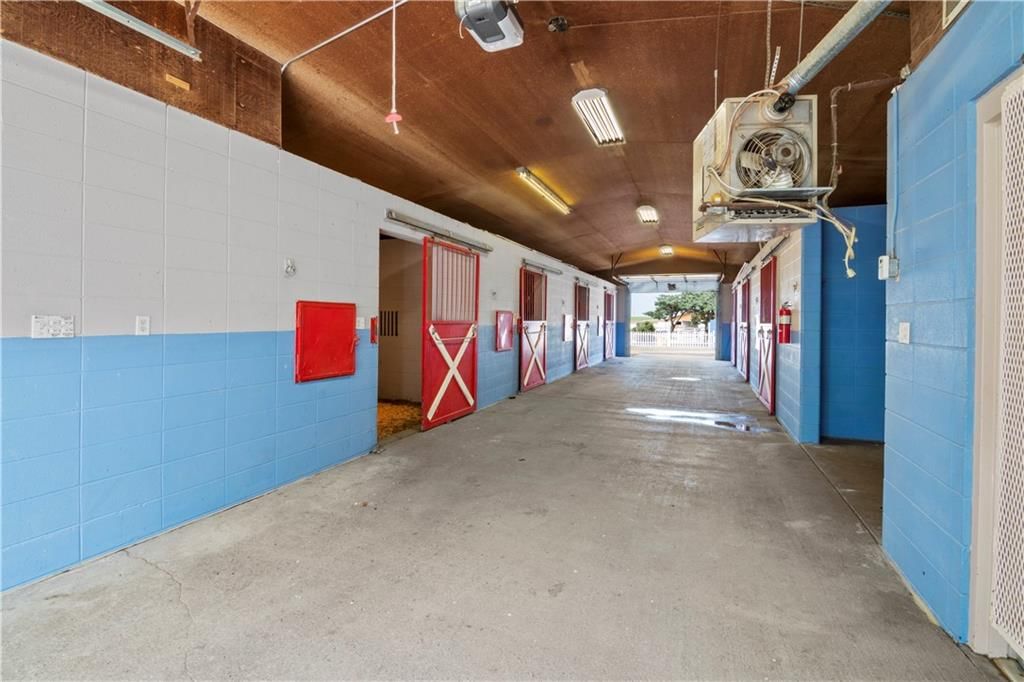 2950 W Eagle View — photo 58