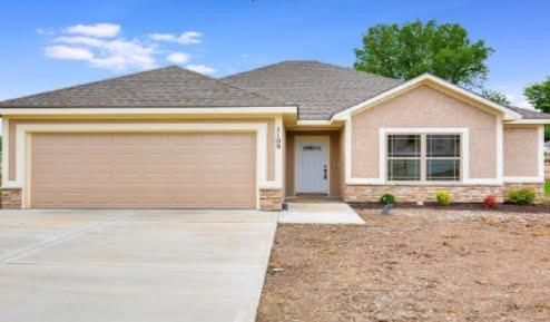 1304 NE Redwood Court — photo 2