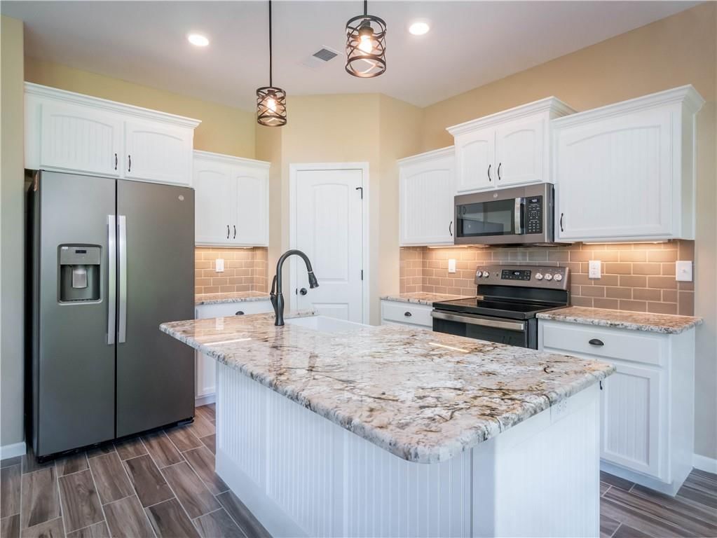 1304 NE Redwood Court — photo 5