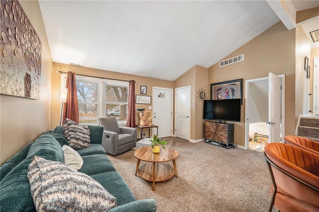 7402 NW Park Forest Lane — photo 3