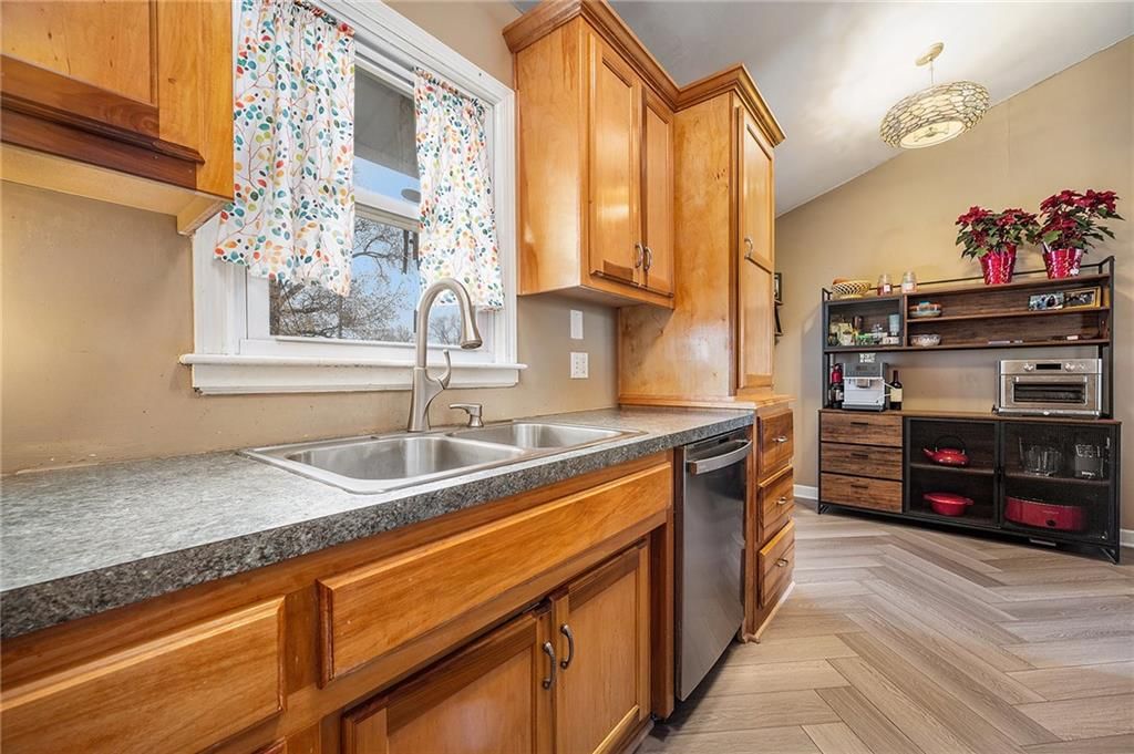 7402 NW Park Forest Lane — photo 8