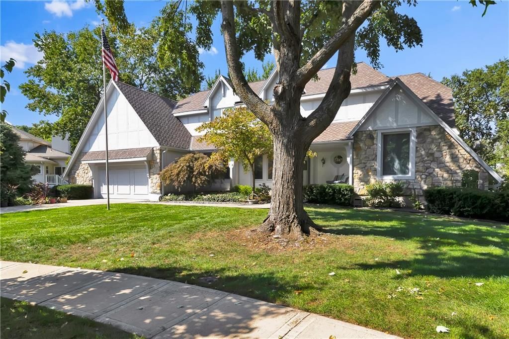 12604 Meadow Lane, Leawood, KS