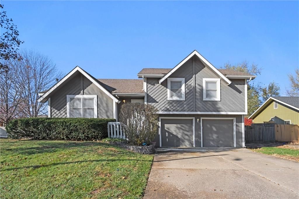1184 S Delaware Street, Tonganoxie, KS