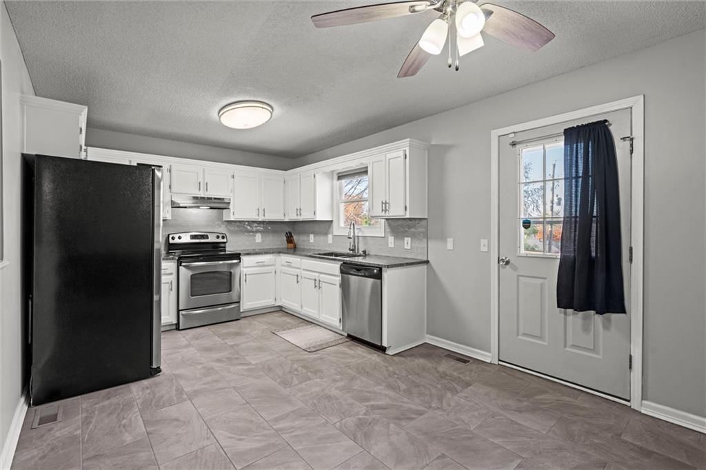 1184 S Delaware Street — photo 8