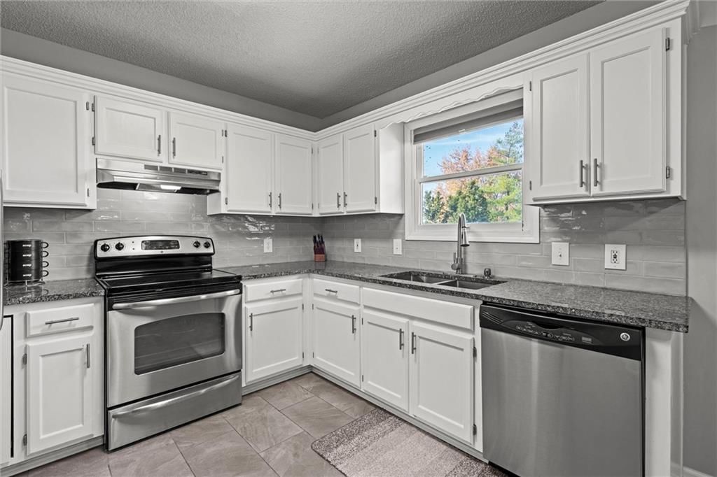 1184 S Delaware Street — photo 11