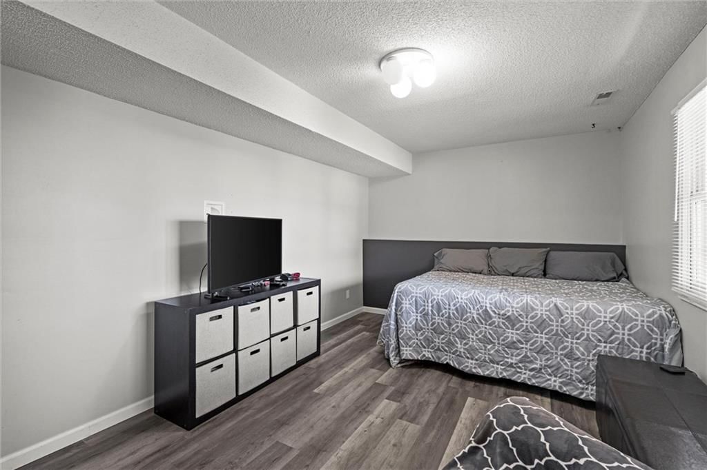 1184 S Delaware Street — photo 27