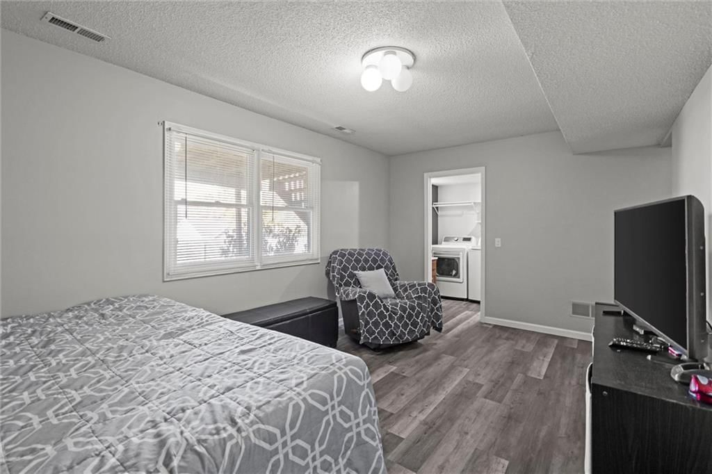 1184 S Delaware Street — photo 28