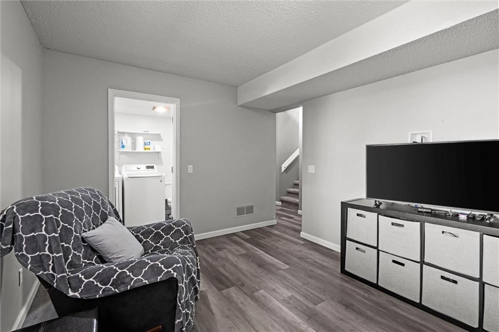 1184 S Delaware Street — photo 29