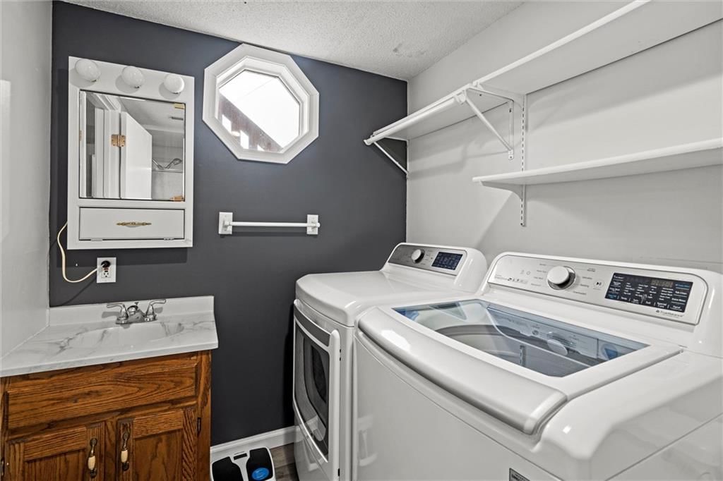 1184 S Delaware Street — photo 31