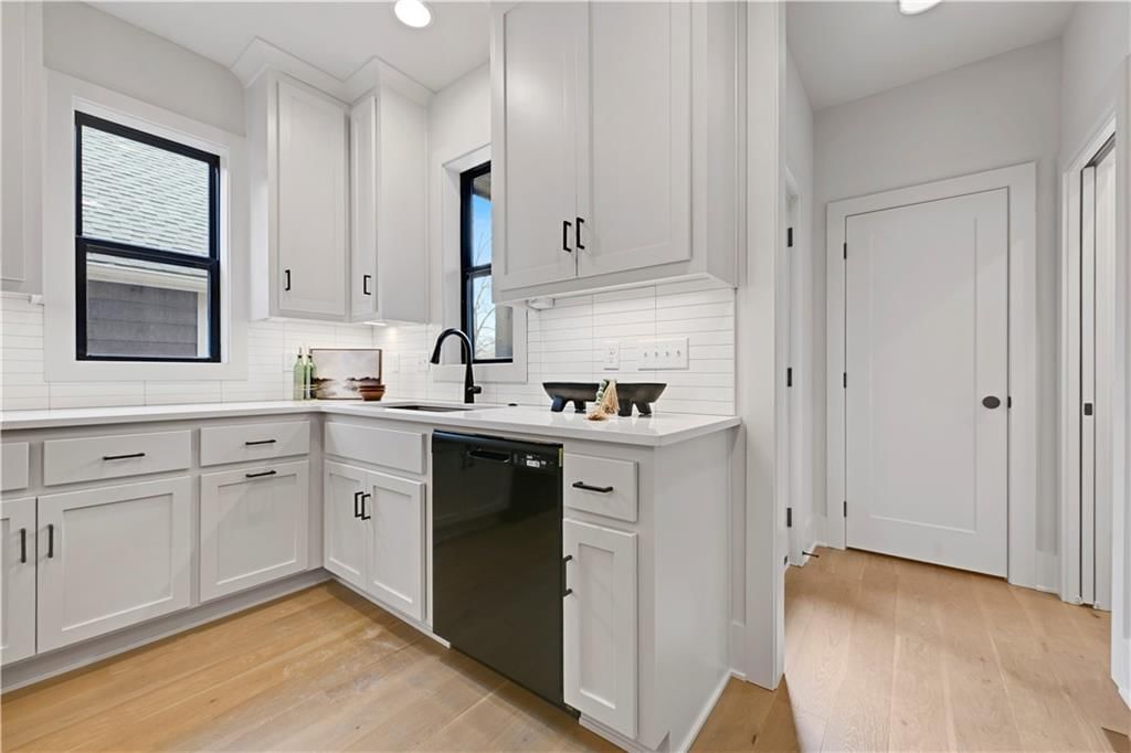 25 W 77th Terrace — photo 11