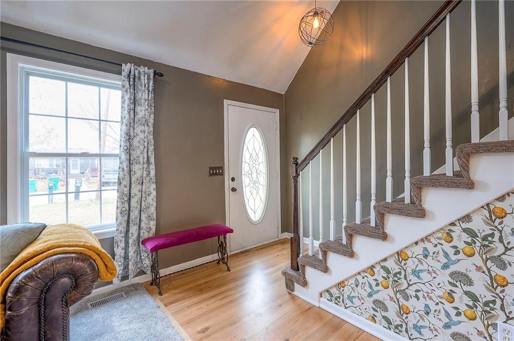 13741 Lawrence Avenue — photo 3