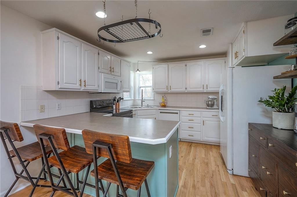 13741 Lawrence Avenue — photo 12