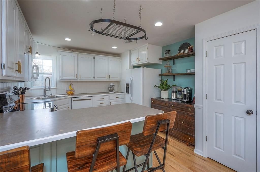 13741 Lawrence Avenue — photo 13