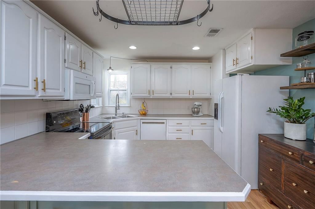 13741 Lawrence Avenue — photo 14