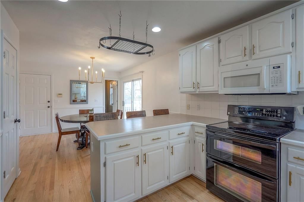 13741 Lawrence Avenue — photo 16