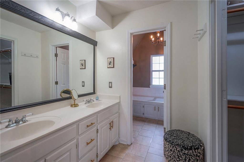 13741 Lawrence Avenue — photo 23