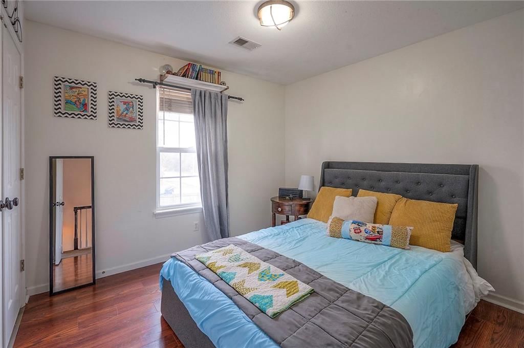 13741 Lawrence Avenue — photo 28