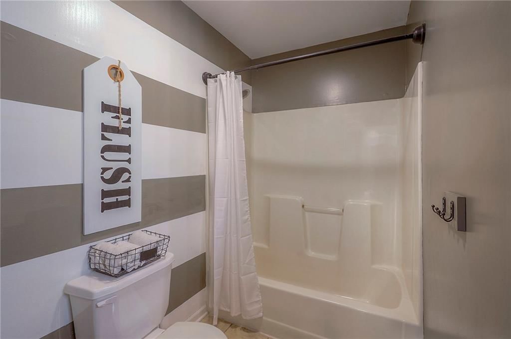 13741 Lawrence Avenue — photo 30