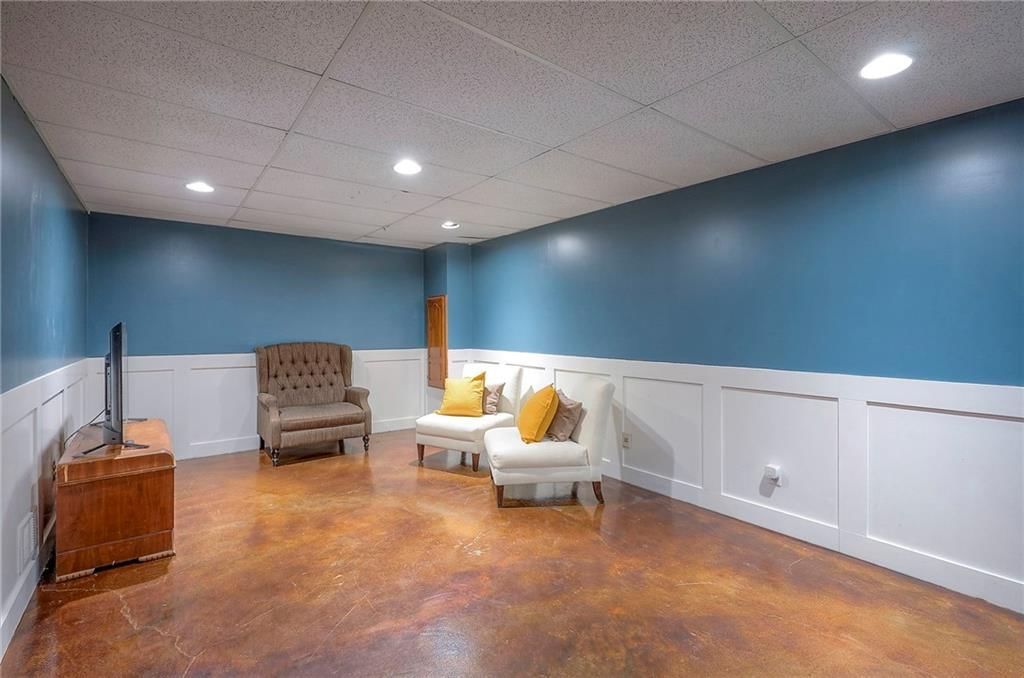 13741 Lawrence Avenue — photo 35