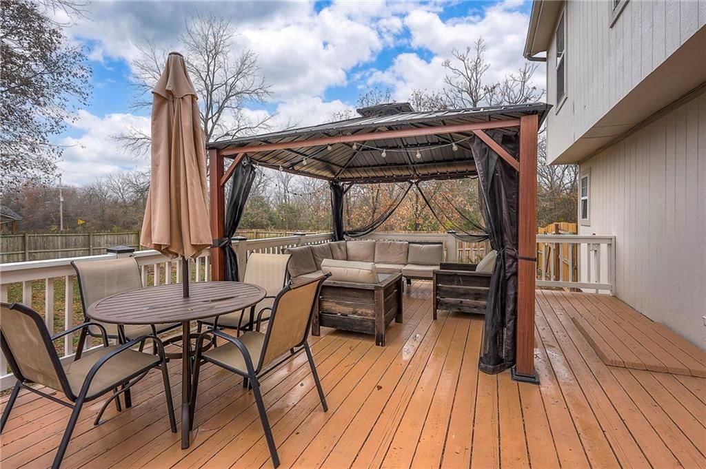 13741 Lawrence Avenue — photo 47