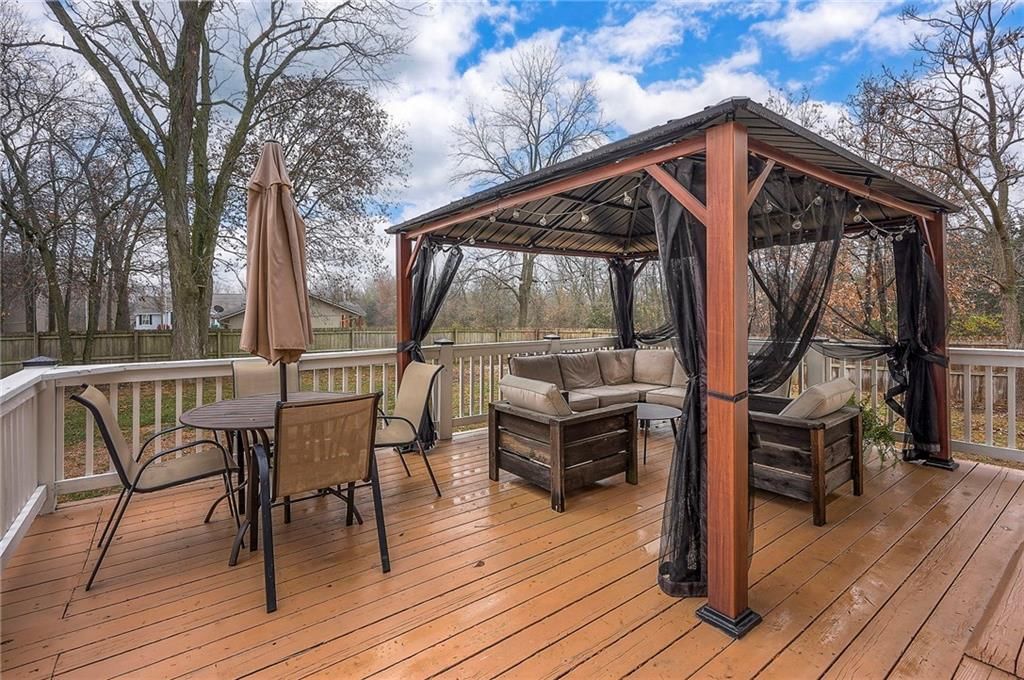 13741 Lawrence Avenue — photo 48