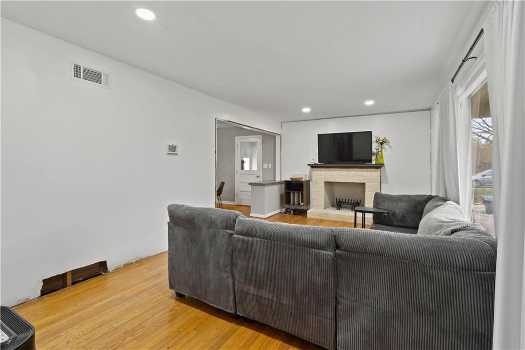 7809 E 99th Terrace — photo 3