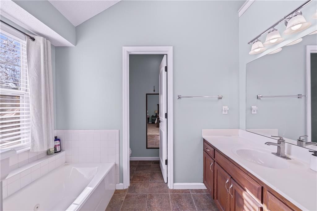 404 NE Virginia Court — photo 15