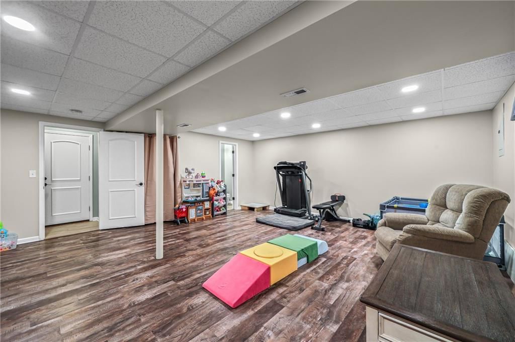 404 NE Virginia Court — photo 23