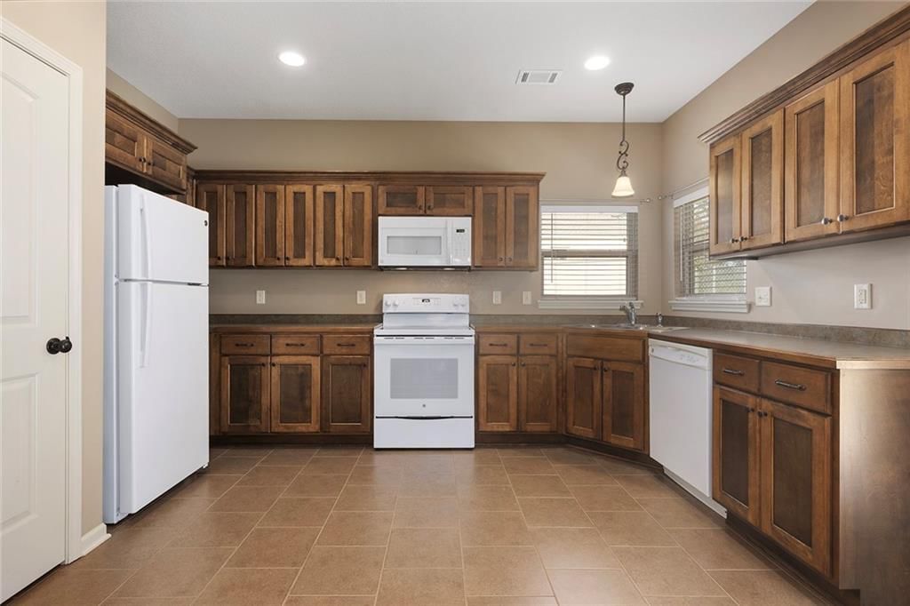 503 SW STATION Street — photo 8