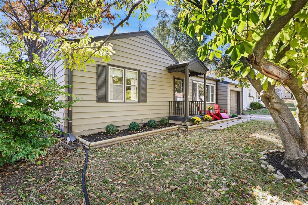 315 E Sweeney Boulevard — photo 2