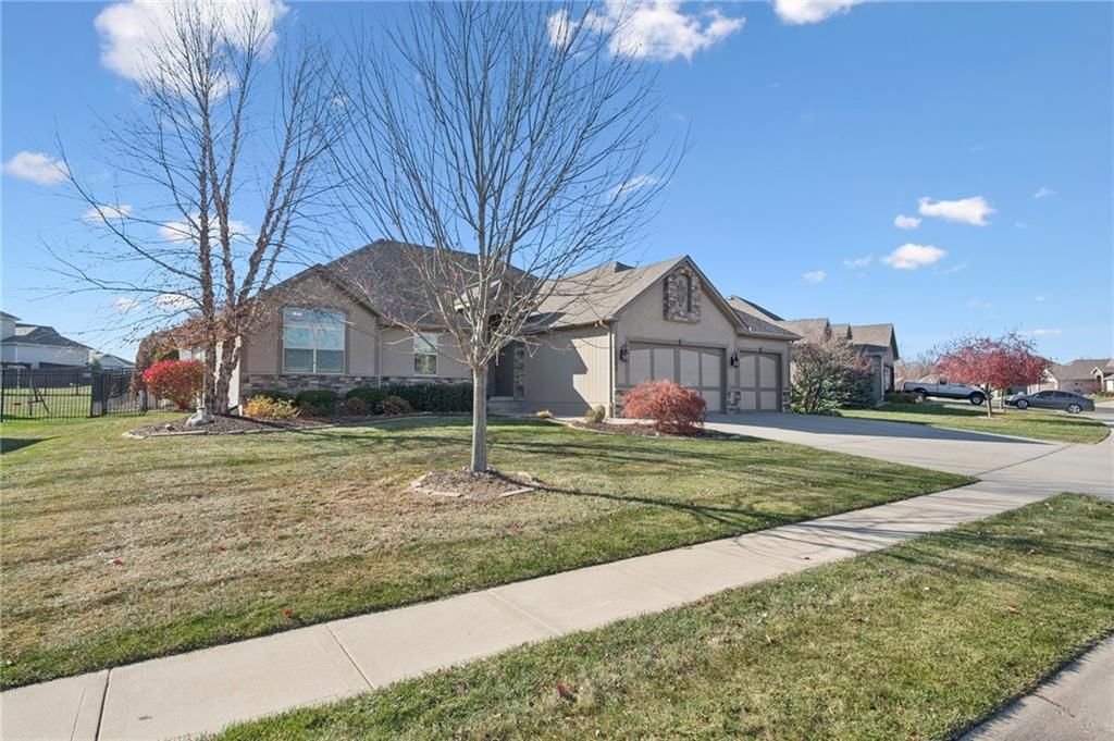 1100 SW CONCH Way, Lee's Summit, MO