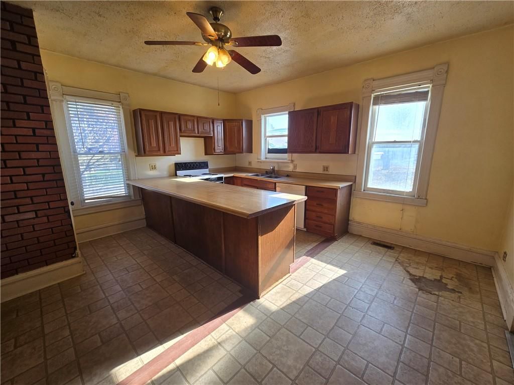 2119 South Street — photo 16