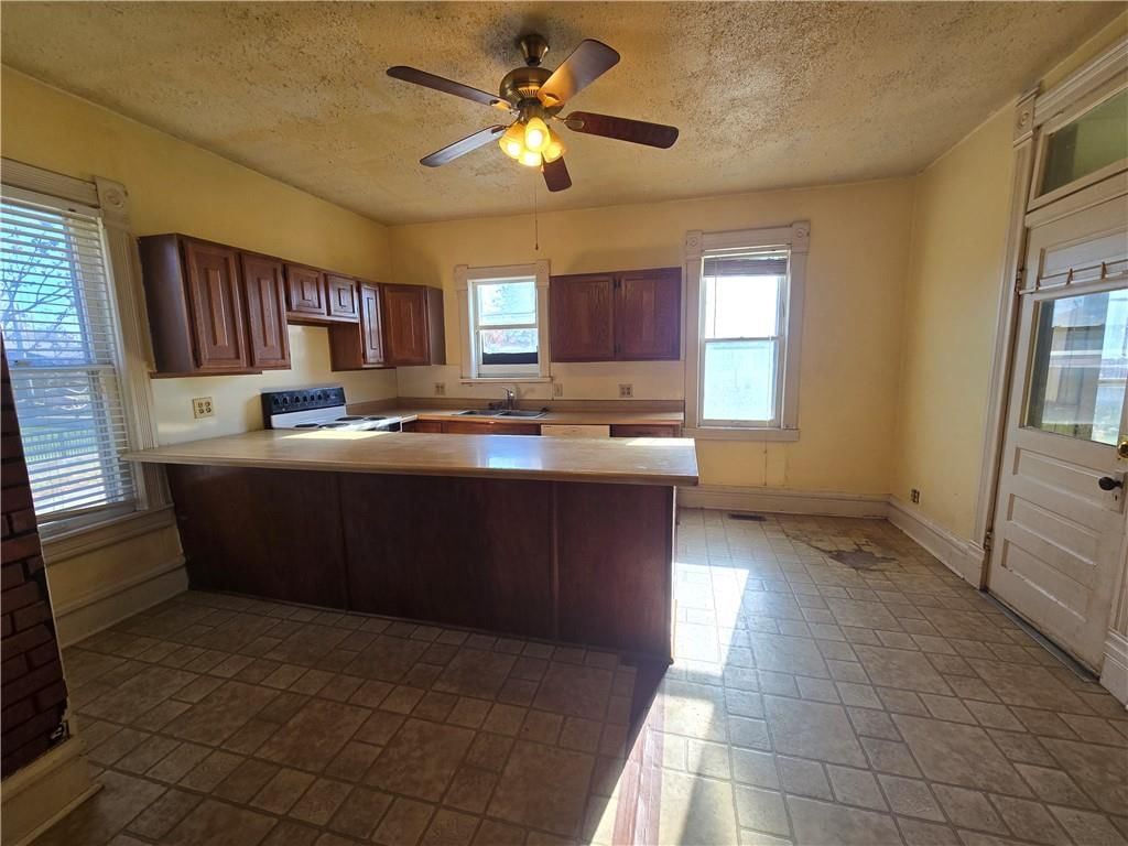 2119 South Street — photo 17