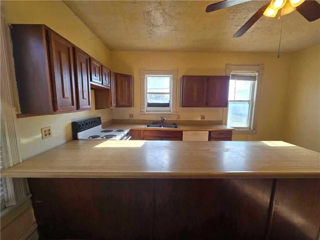 2119 South Street — photo 18