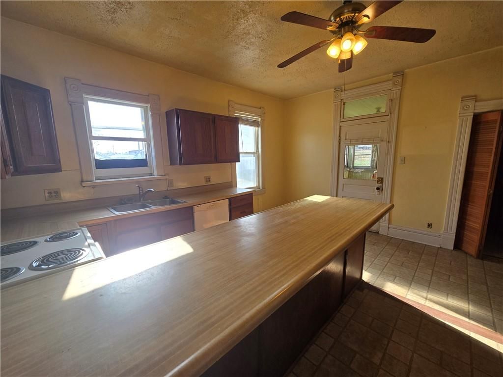 2119 South Street — photo 19