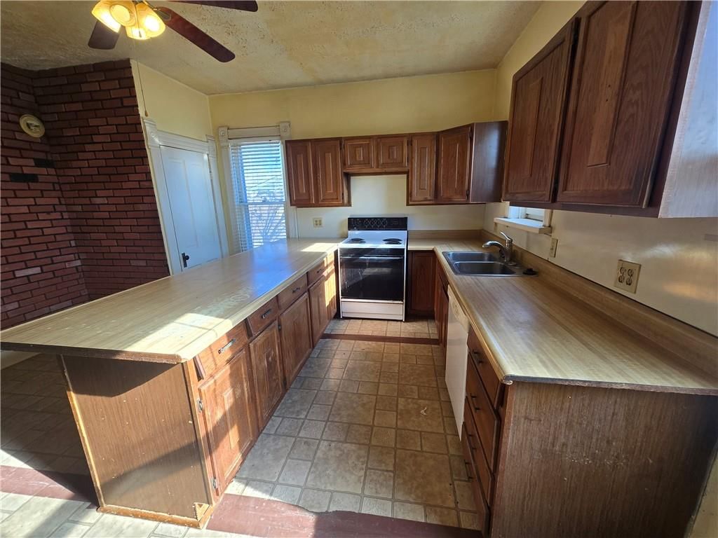 2119 South Street — photo 21
