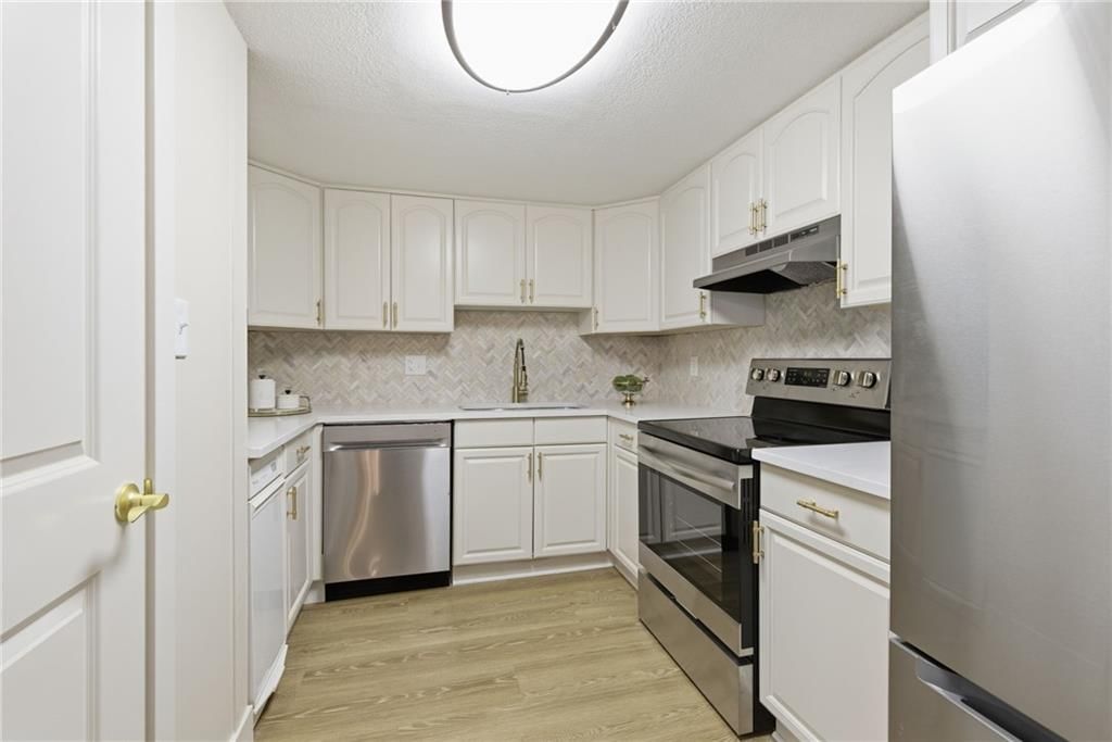 1704 W Long Boulevard — photo 11