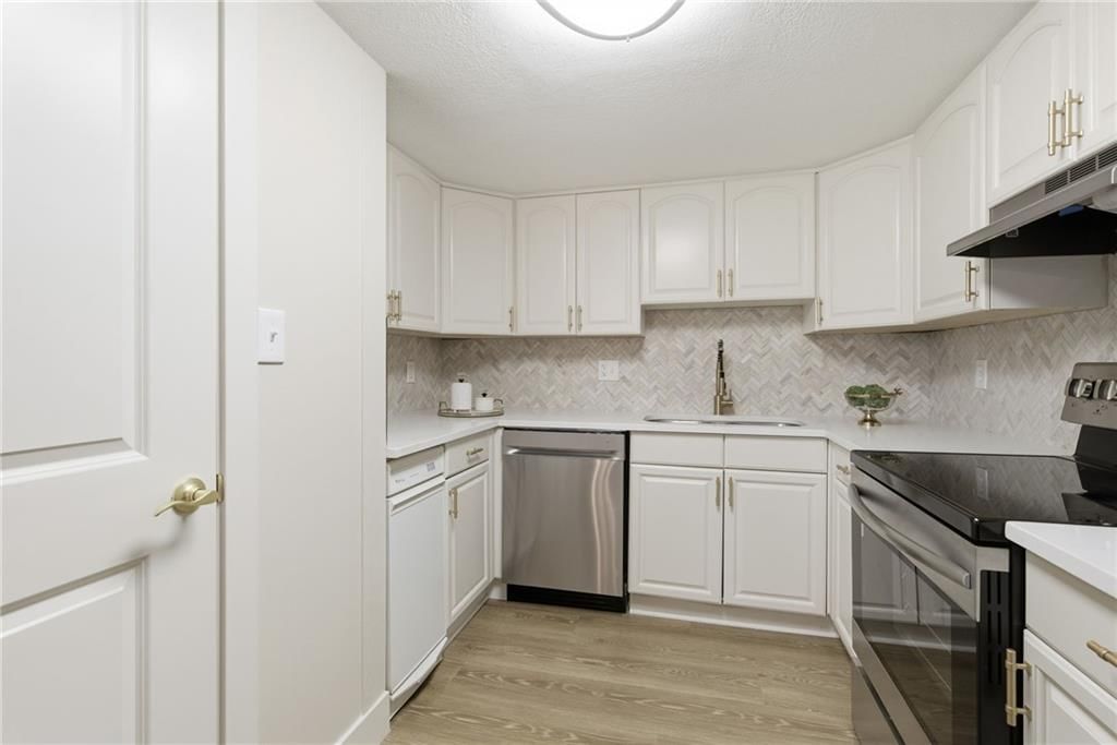 1704 W Long Boulevard — photo 12