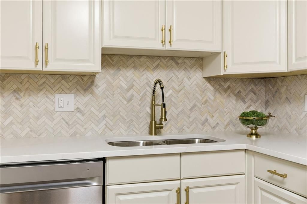 1704 W Long Boulevard — photo 13