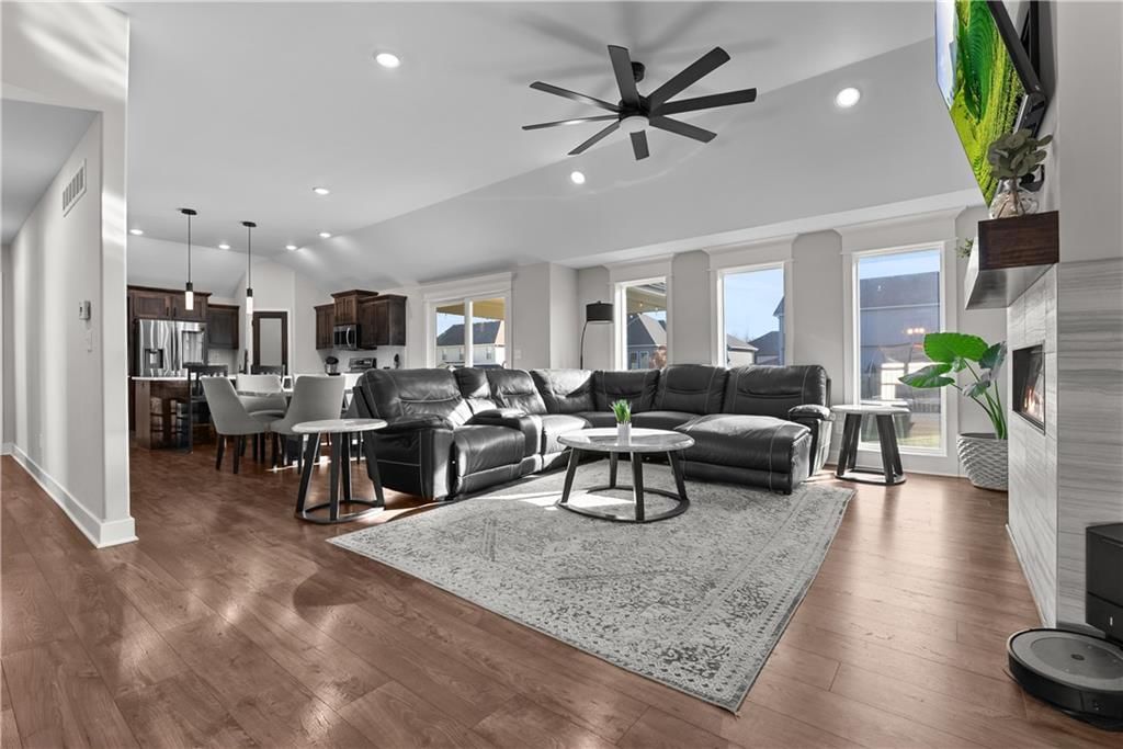 1295 NW Hickorywood Court — photo 3