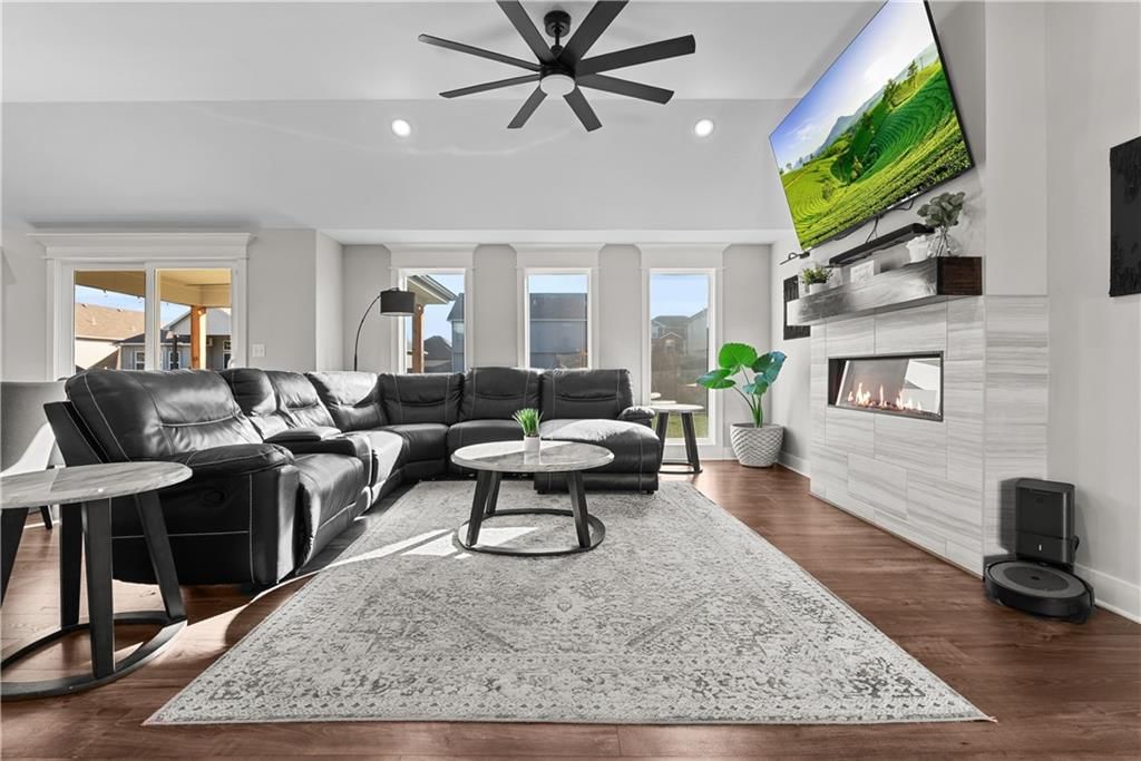 1295 NW Hickorywood Court — photo 4
