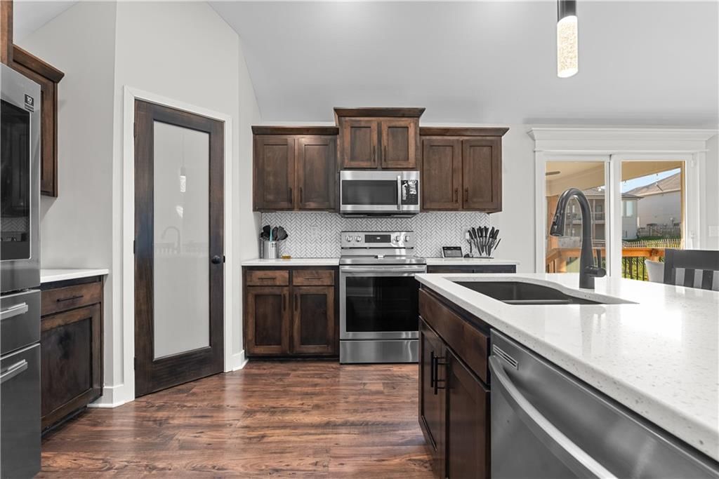 1295 NW Hickorywood Court — photo 9