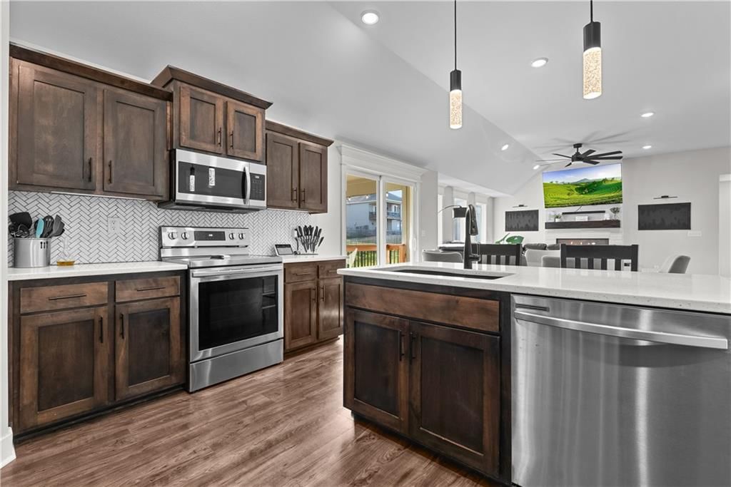 1295 NW Hickorywood Court — photo 10